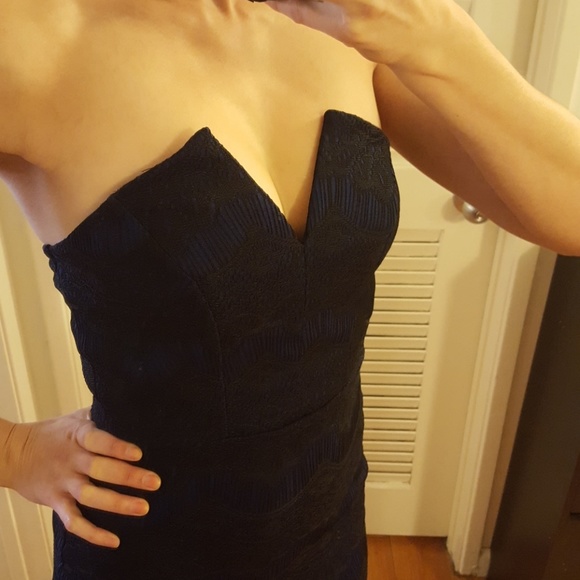 Black Lace on Navy - Foreign Exchange - Picture 4 of 9